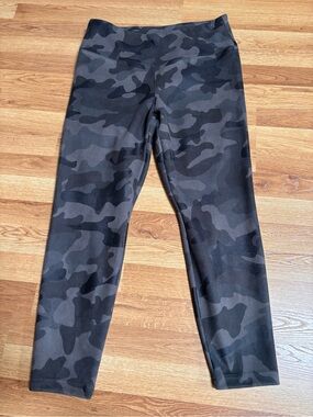 White House Black Market Camo Print Runway Leggings Women’s 14